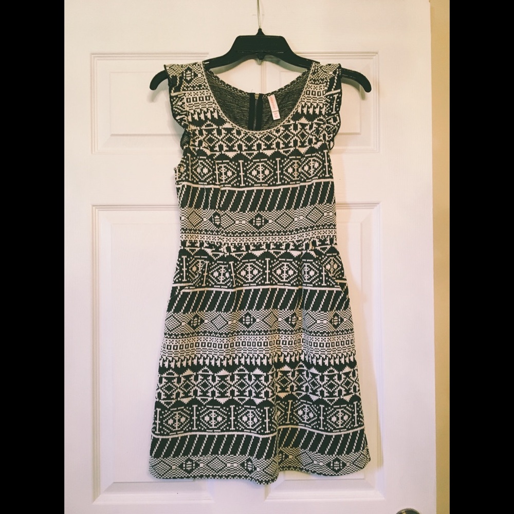 Grey Knit Patterned Dress - Picture 2 of 8